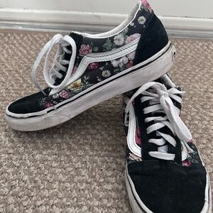 Van’s Old Skool Floral Black and White Women's Sneakers W6.5 M5